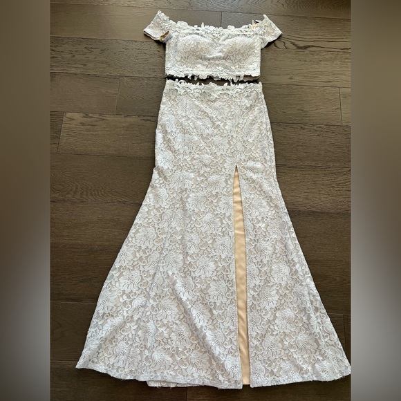 Juniors Sequin Hearts Two-Piece Lace Off-Shoulder Gown-Glitter Sz 13 - Picture 2 of 14